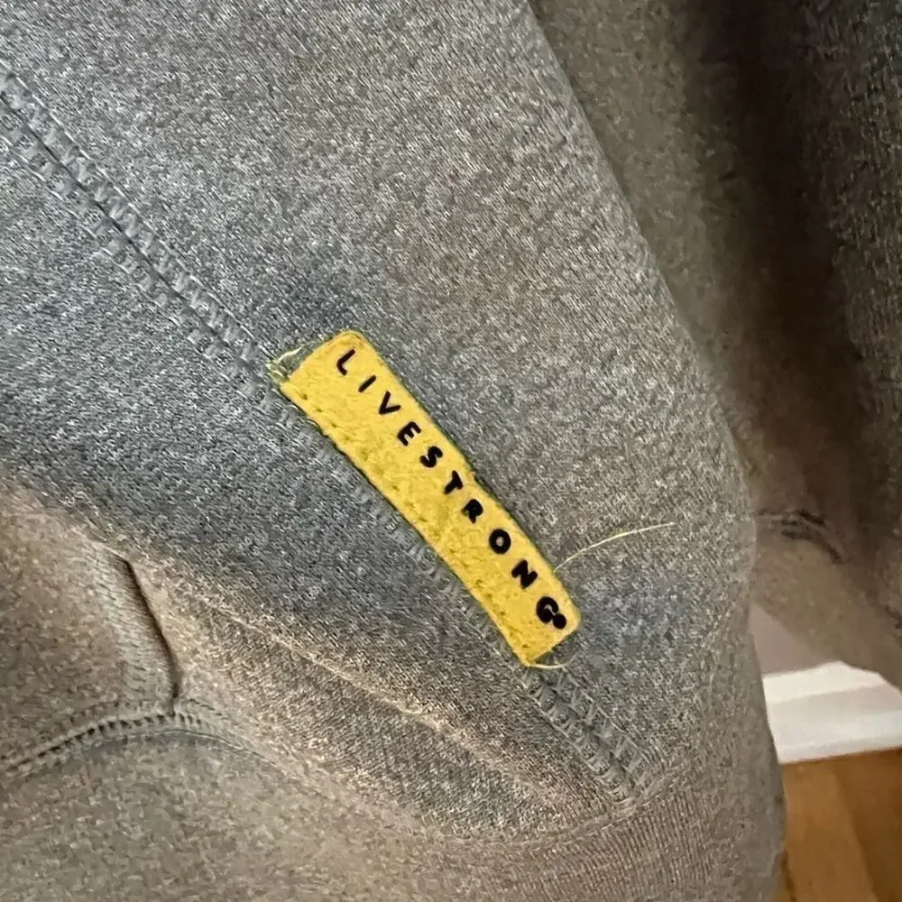 NIKE WOMENS LIVESTRONG “HOODIE” SIZE M WORN ONCE